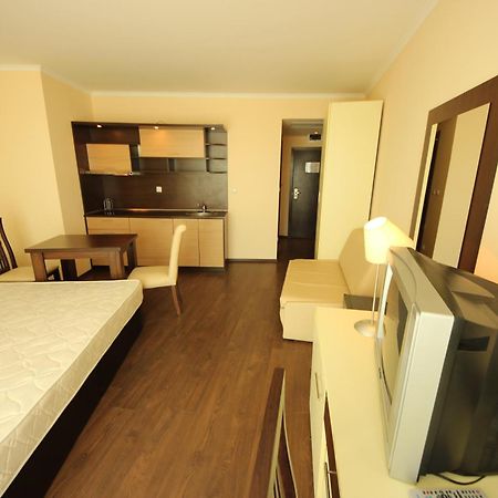 Menada Apartments In Grand Hotel Свети-Влас Номер фото