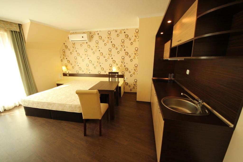 Menada Apartments In Grand Hotel Свети-Влас Номер фото